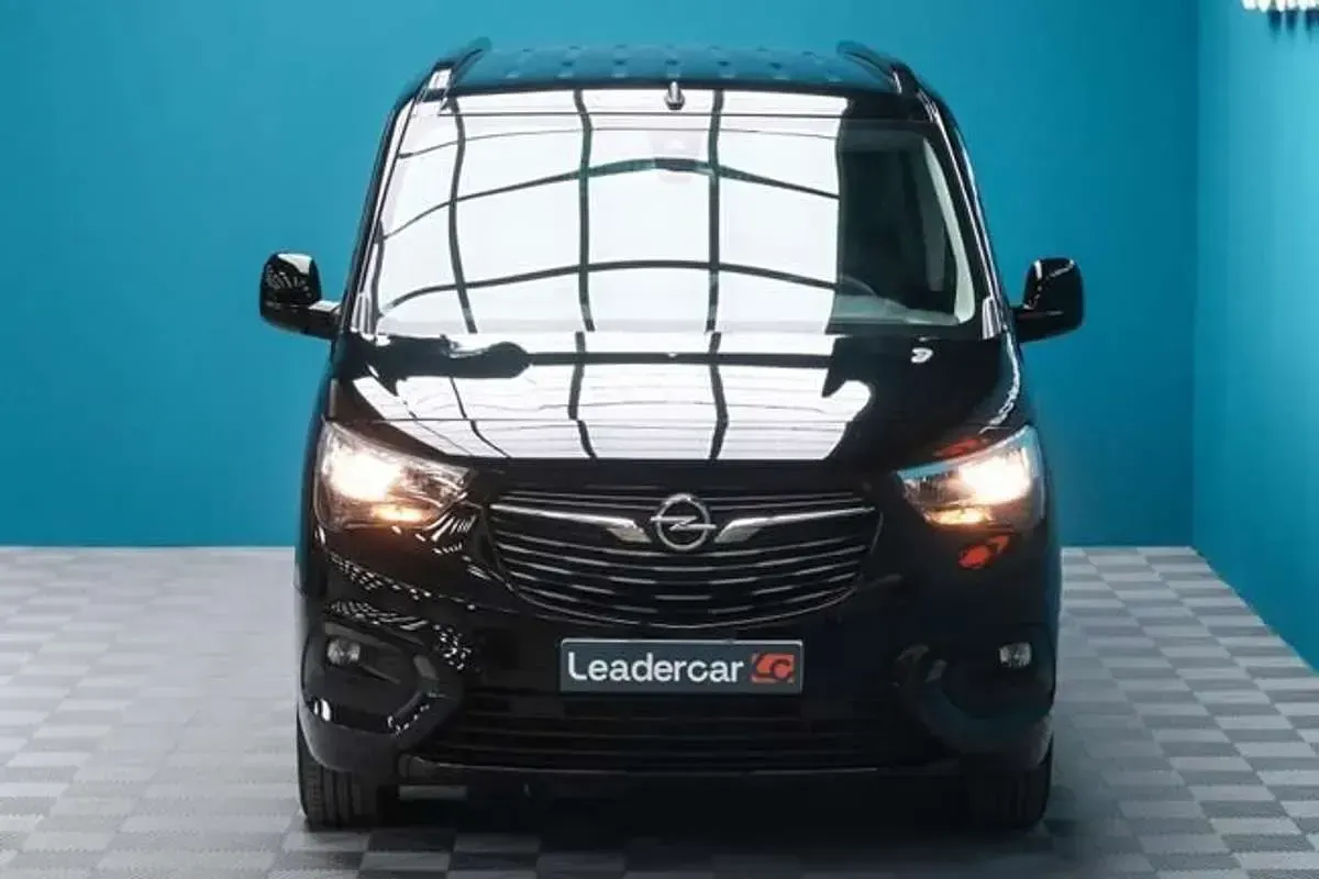 Usado Opel Combo Business Edition 102 CV (75 kW) 2023 Negro Monovolumen