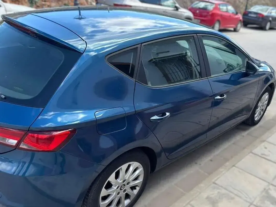 Usado Seat Leon ST Reference 105 CV (77 kW) 2015 Azul Familiar