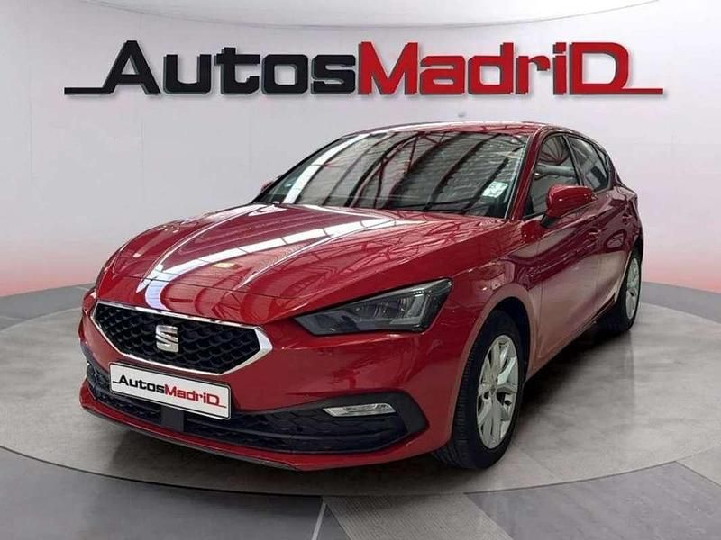 Usado Seat Leon Style 111 CV (81 kW) 2021 Rojo Berlina