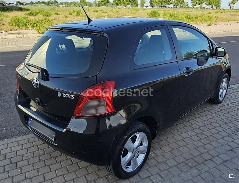 Usado Toyota Yaris 87 CV (63 kW) 2008 Negro Utilitario