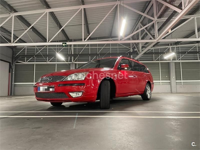 Usado Ford Mondeo Titanium 130 CV (95 kW) 2007 Rojo Familiar