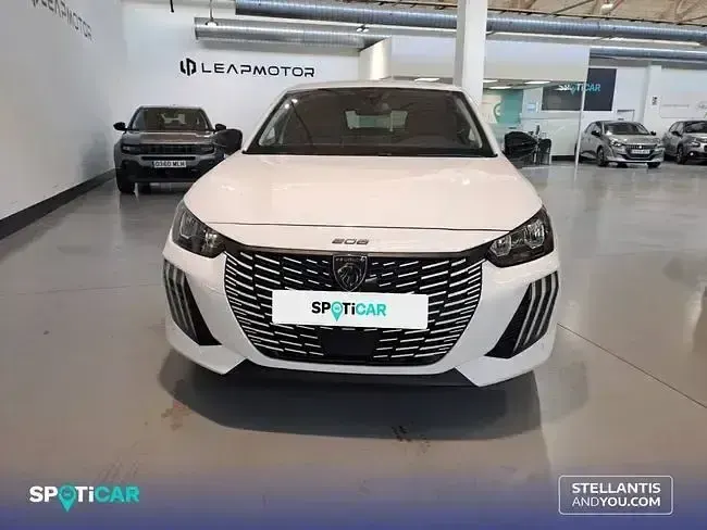 Usado Peugeot 208 Allure 110 CV (80 kW) 2024 Blanco Utilitario