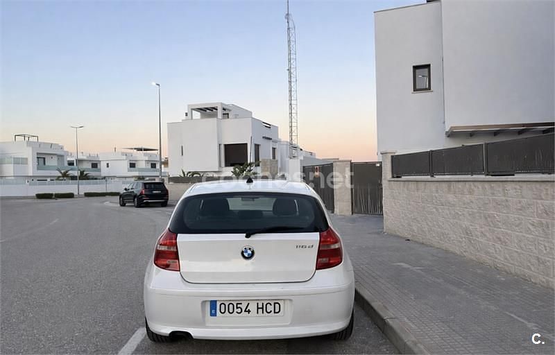 Usado BMW 118 143 CV (105 kW) 2011 Blanco Utilitario