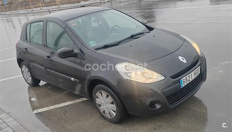 Negro Usado 2011 Renault Clio II Authentique Berlina | 2500 € (Super precio) - Imagen 1/4