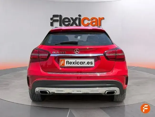 Usado Mercedes GLA200 156 CV (114 kW) 2020 Rojo SUV