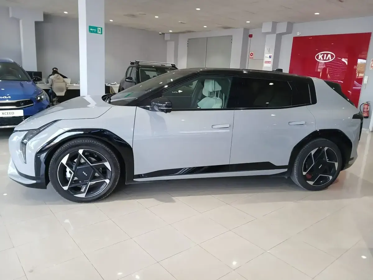 Usado Kia EV4 GT-Line 150 kW (204 HP) 2025 Cinzento Sedan