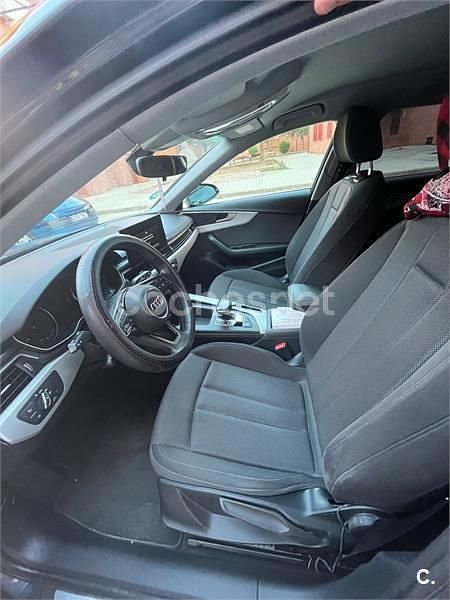 Usado Audi A4 Advanced Plus 136 CV (100 kW) 2019 Gris / plata Familiar