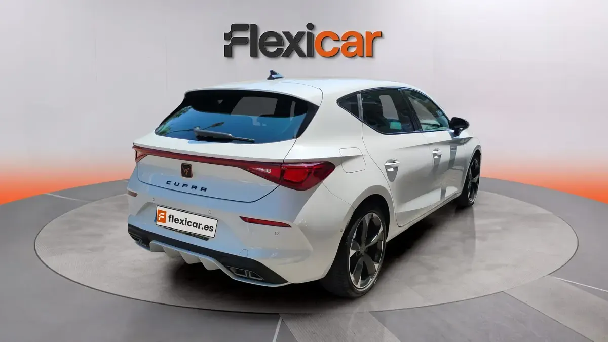 Usado Cupra Leon 150 CV (110 kW) 2023 Blanco Berlina
