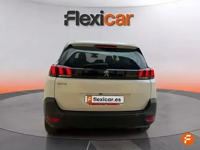 Usado Peugeot 5008 Active 130 CV (95 kW) 2023 Blanco SUV