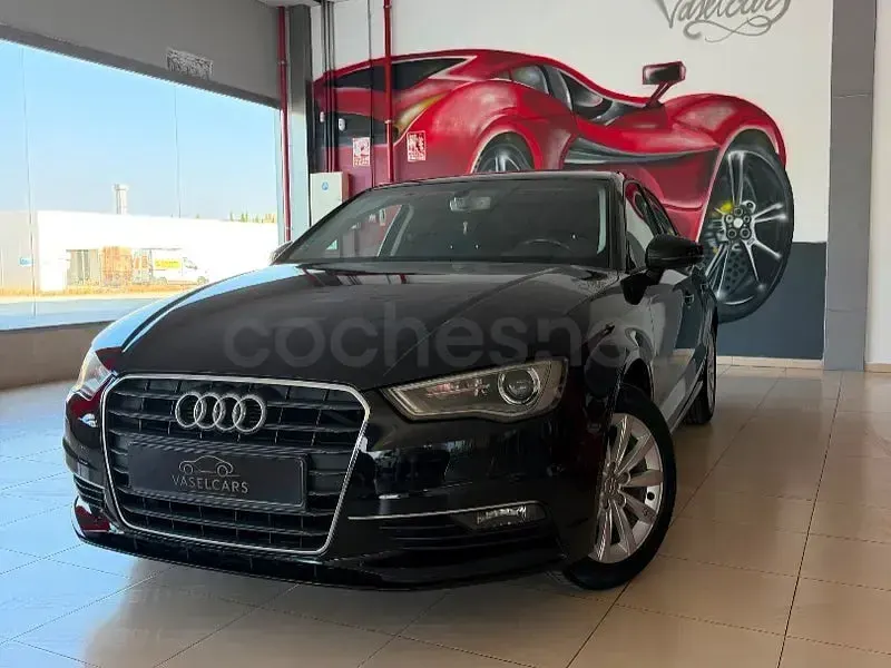 Usado Audi A3 Attraction 110 CV (80 kW) 2016 Negro Berlina