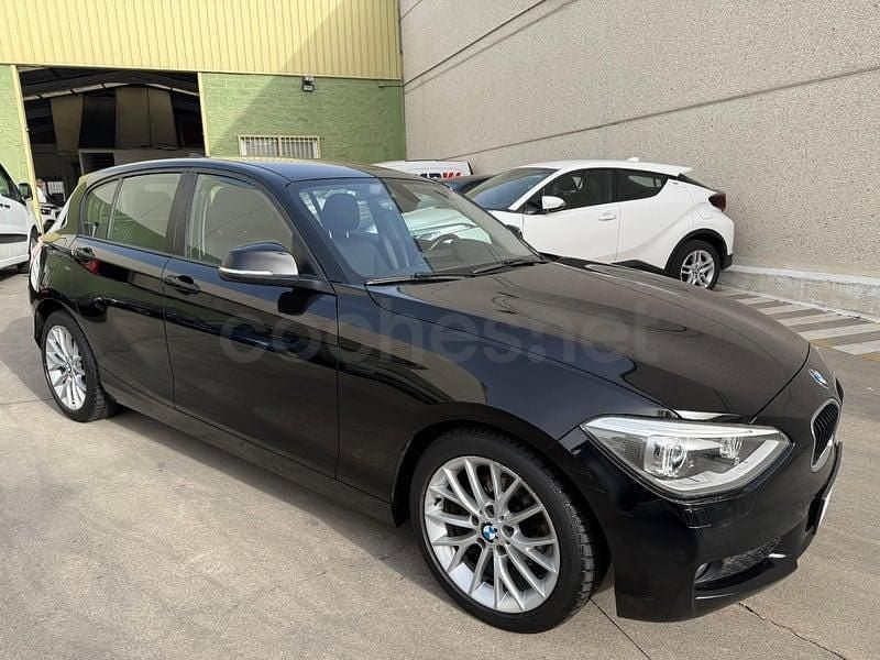Usado BMW 118 Sport Line 170 CV (125 kW) 2012 Negro Utilitario