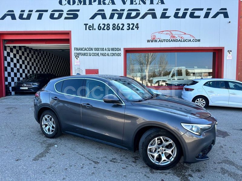 Gris Usado 2018 Alfa Romeo Stelvio Executive SUV | 21.990 € (Caro) - Imagen 1/4
