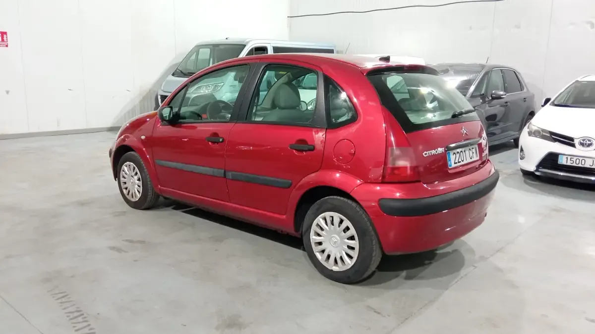 Usado Citroën C3 61 CV (44 kW) 2003 Rojo Berlina