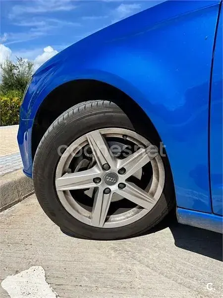 Usado Audi A3 116 CV (85 kW) 2018 Azul Berlina