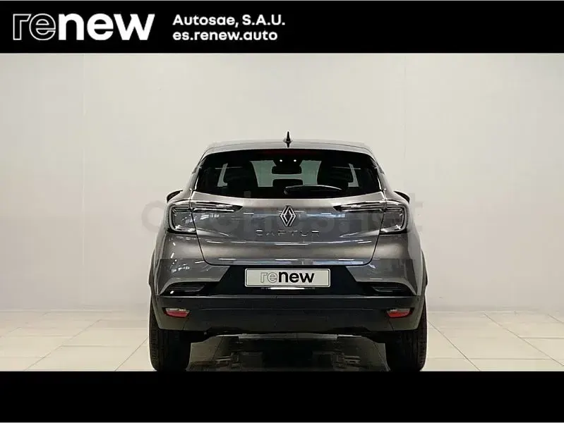 Usado Renault Captur Techno 100 CV (73 kW) 2025 Gris / plata SUV