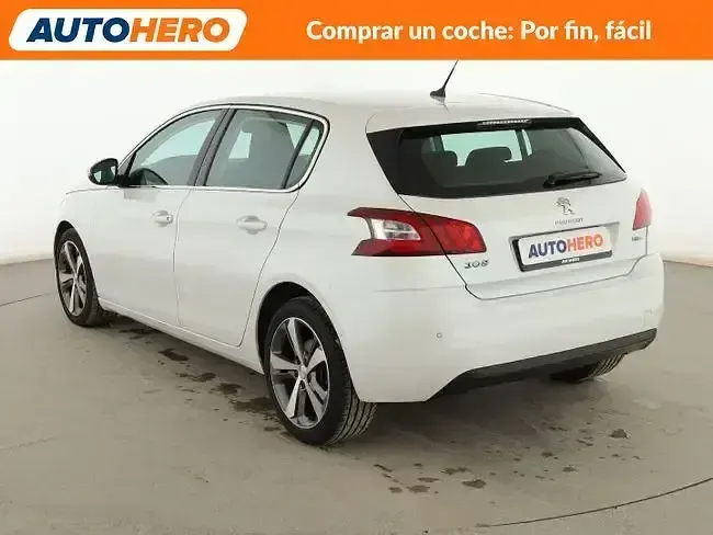 Usado Peugeot 308 Allure 110 CV (80 kW) 2016 Blanco Berlina
