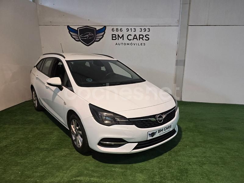 Usado Opel Astra 105 CV (77 kW) 2020 Blanco Familiar