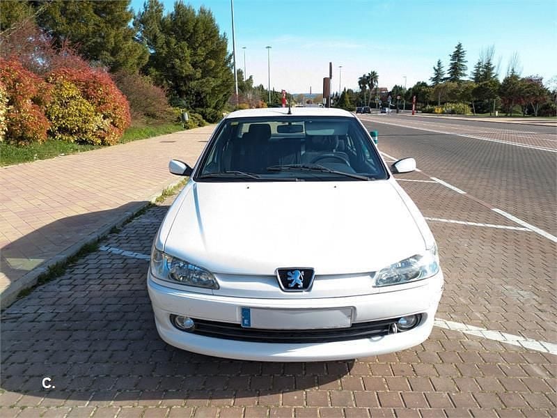 Usado Peugeot 306 90 CV (66 kW) 2000 Blanco Berlina