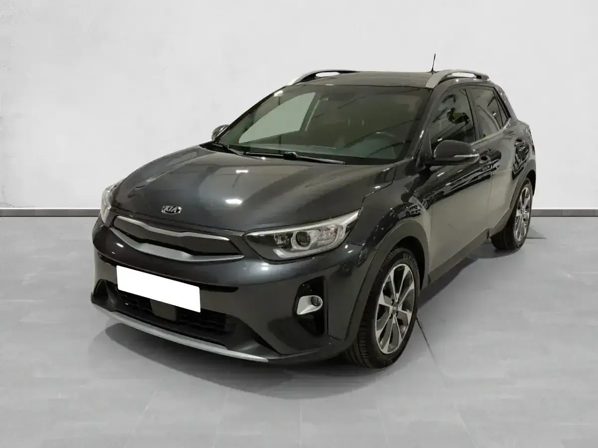 Usado Kia Stonic 120 CV (88 kW) 2018 Gris / plata SUV