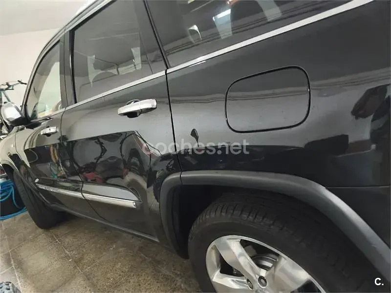 Usado Jeep Grand Cherokee Overland 250 CV (183 kW) 2013 Negro SUV