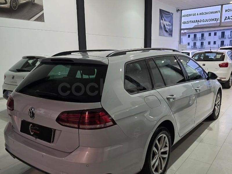 Usado VW Golf VII 115 CV (84 kW) 2018 Gris / plata Familiar