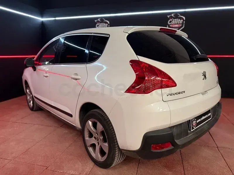Usado Peugeot 3008 Active 115 CV (84 kW) 2013 Blanco Familiar