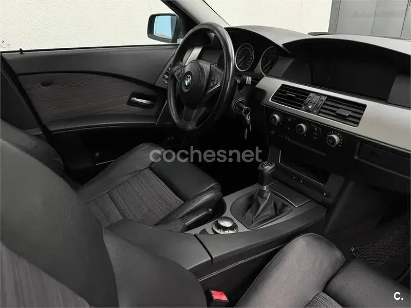 Usado BMW 530 193 CV (141 kW) 2004 Gris / plata Familiar