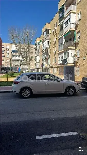 Usado Seat Leon Reference 105 CV (77 kW) 2015 Blanco Berlina