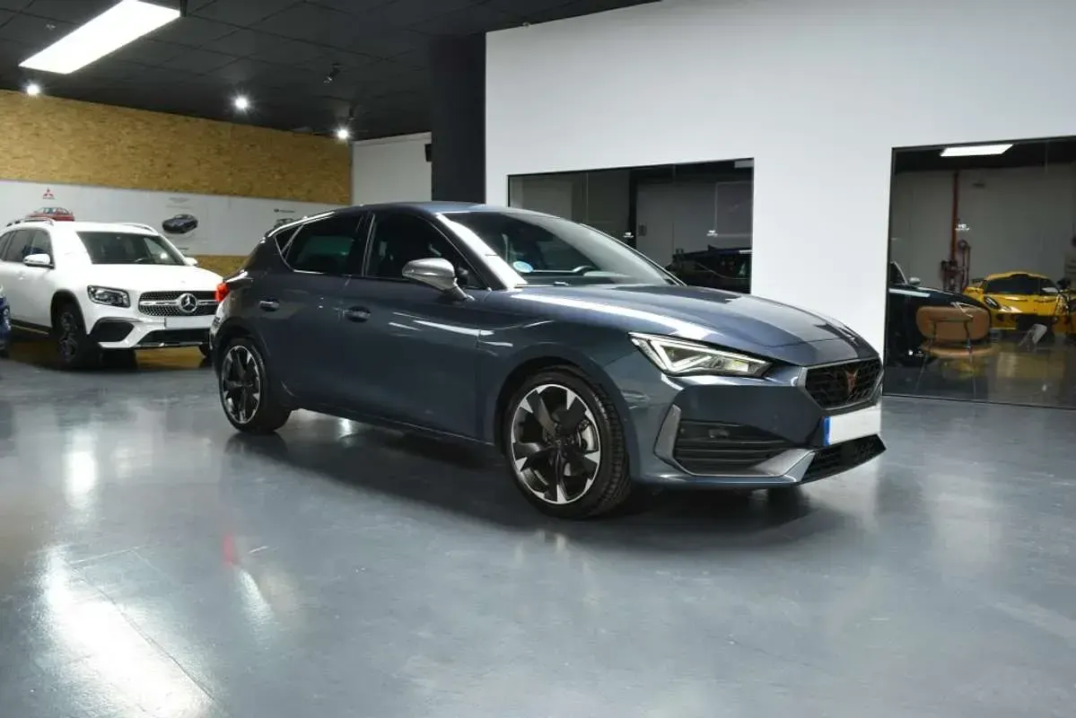 Usado Cupra Leon 150 CV (110 kW) 2023 Gris Utilitario