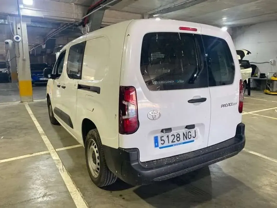 Usado Toyota Proace City City 102 CV (75 kW) 2025 Blanco Monovolumen