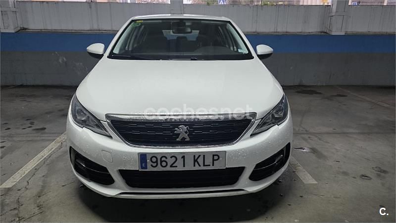 Usado Peugeot 308 Access 100 CV (73 kW) 2018 Blanco Berlina
