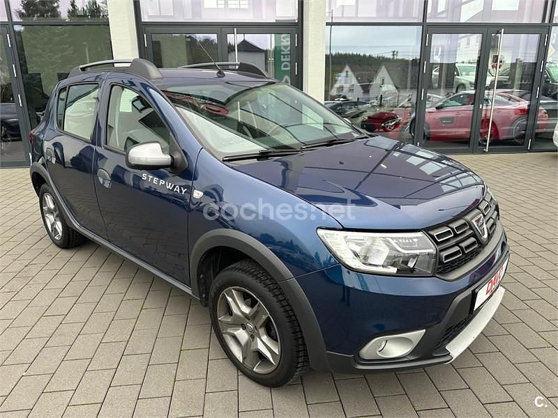 Usado Dacia Sandero Comfort 90 CV (66 kW) 2019 Azul Utilitario