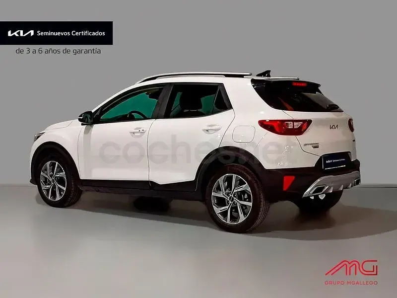 Usado Kia Stonic GT-Line 100 CV (73 kW) 2025 Blanco SUV