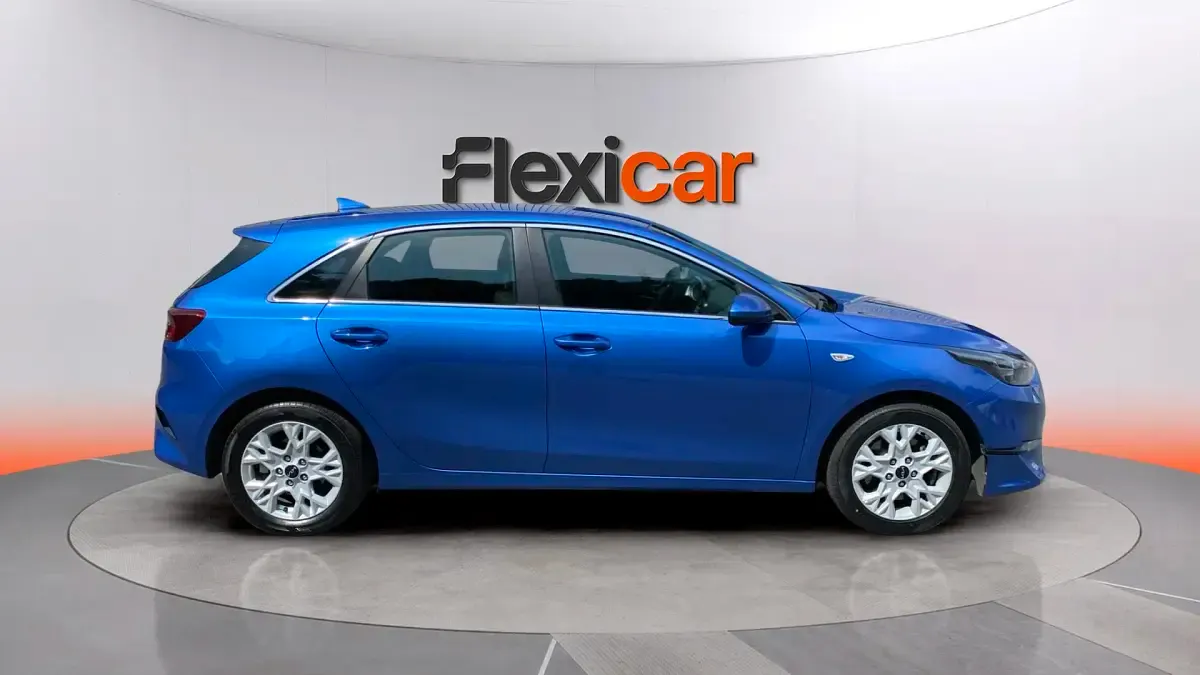 Usado Kia Ceed 136 CV (100 kW) 2023 Blanco Utilitario
