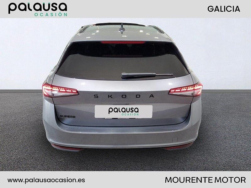 Usado Skoda Superb SportLine 150 CV (110 kW) 2025 Gris / plata Familiar