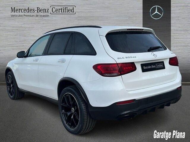 Usado Mercedes GLC300e AMG line 306 CV (225 kW) 2022 Blanco polar