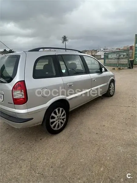 Usado Opel Zafira 100 CV (73 kW) 2005 Gris / plata Monovolumen