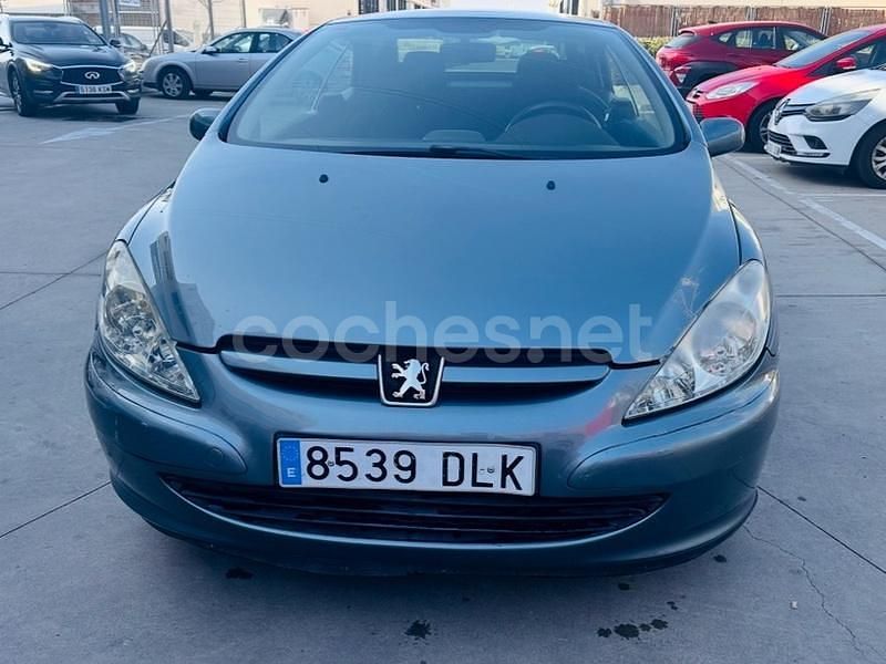 Usado Peugeot 307 CC 110 CV (80 kW) 2005 Azul Descapotable