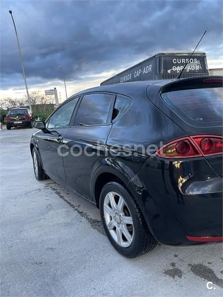 Usado Seat Leon Reference 105 CV (77 kW) 2007 Negro Utilitario
