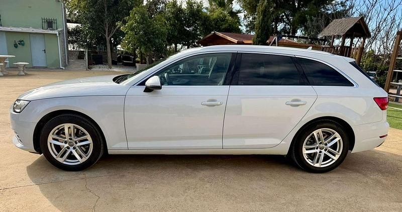 Usado Audi A4 Advanced 150 CV (110 kW) 2018 Blanco Berlina