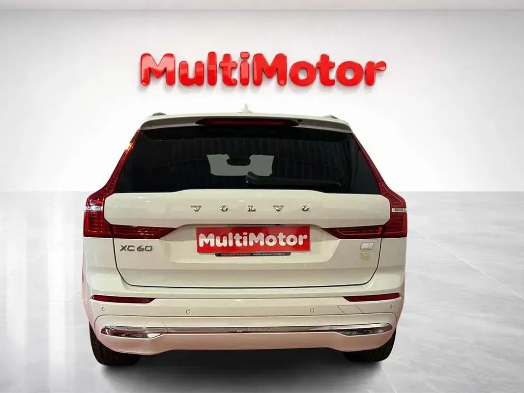 Usado Volvo XC60 Plus 351 CV (258 kW) 2022 Blanco SUV