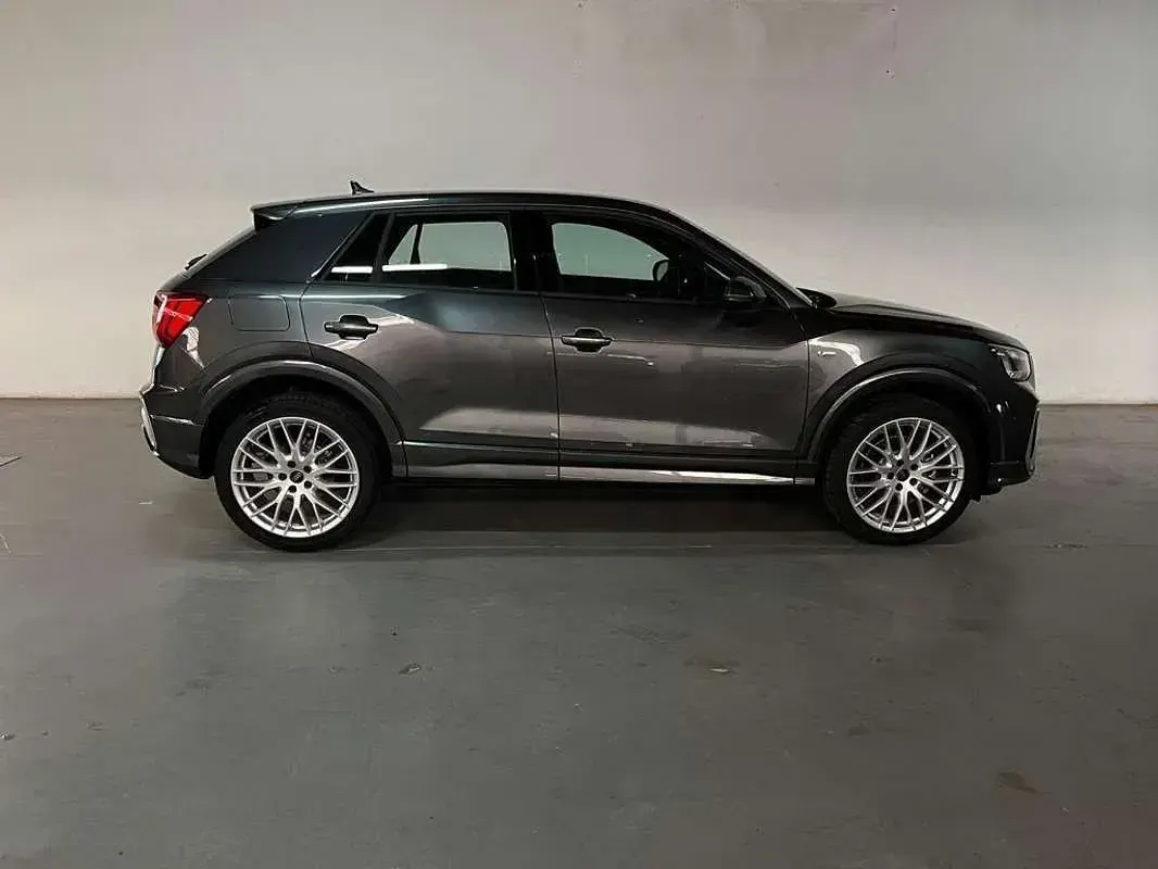 Usado Audi Q2 150 CV (110 kW) 2025 Gris SUV