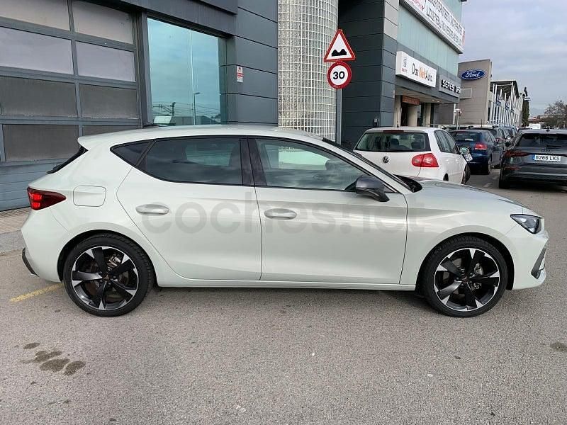 Usado Cupra Leon 150 CV (110 kW) 2025 Gris / plata Berlina