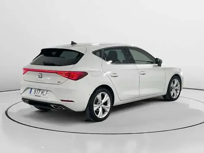 Usado Seat Leon FR 150 CV (110 kW) 2023 Blanco Berlina