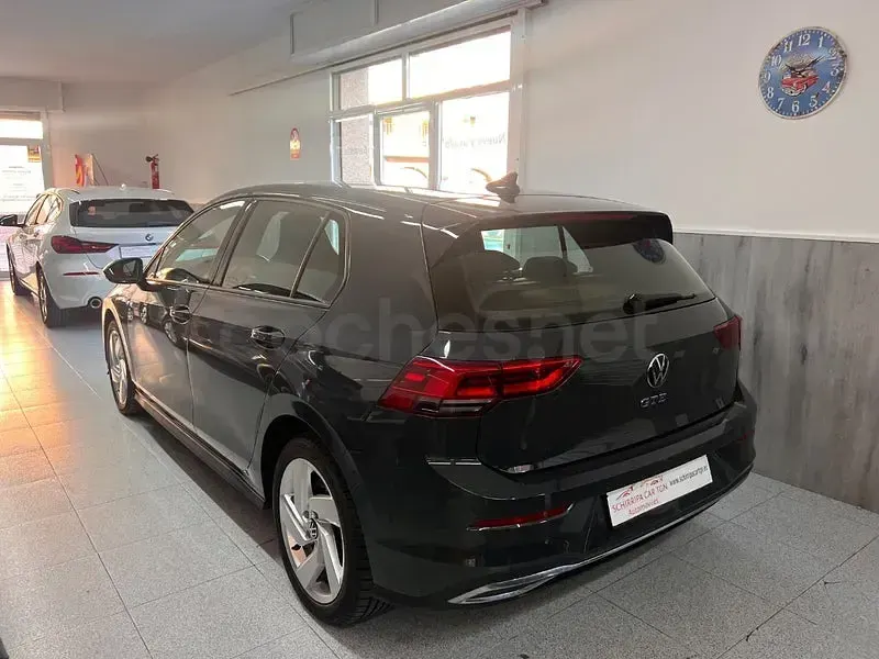 Usado VW Golf VIII GTE 245 CV (180 kW) 2022 Gris / plata Berlina
