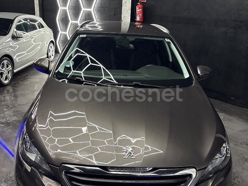 Usado Peugeot 308 SW Active 120 CV (88 kW) 2017 Gris / plata Familiar