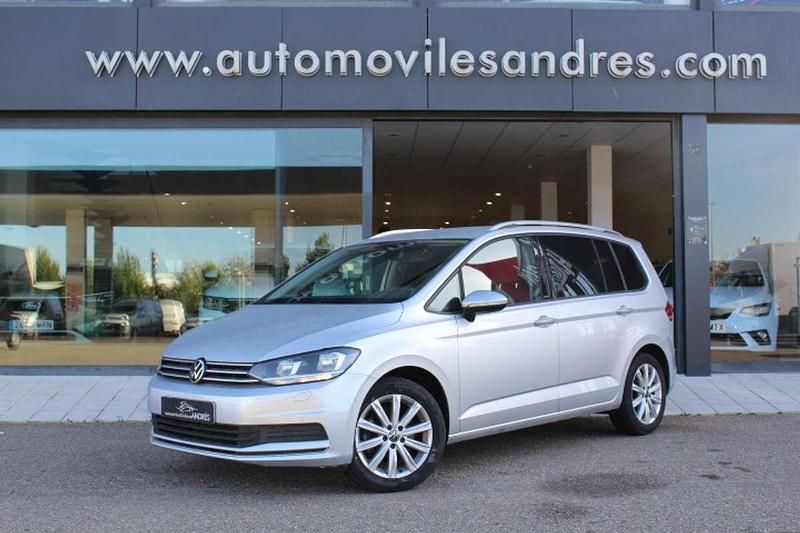 Plateado Usado 2021 VW Touran Advance Monovolumen | 27.800 € (Un poco caro) - Imagen 1/4