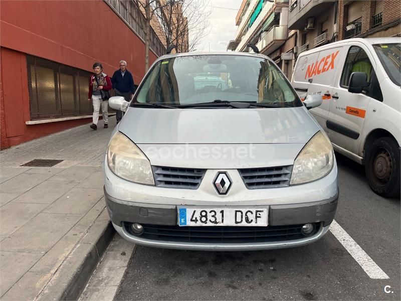 Usado Renault Grand Scénic II Dynamique 136 CV (100 kW) 2004 Gris / plata Monovolumen