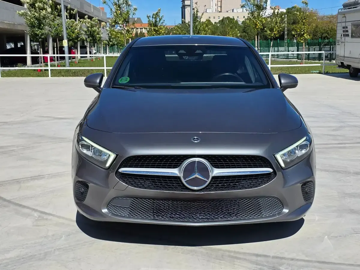 Usado Mercedes A220 190 CV (139 kW) 2021 Gris / plata Berlina