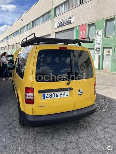 Usado VW Caddy 102 CV (75 kW) 2011 Amarillo Monovolumen